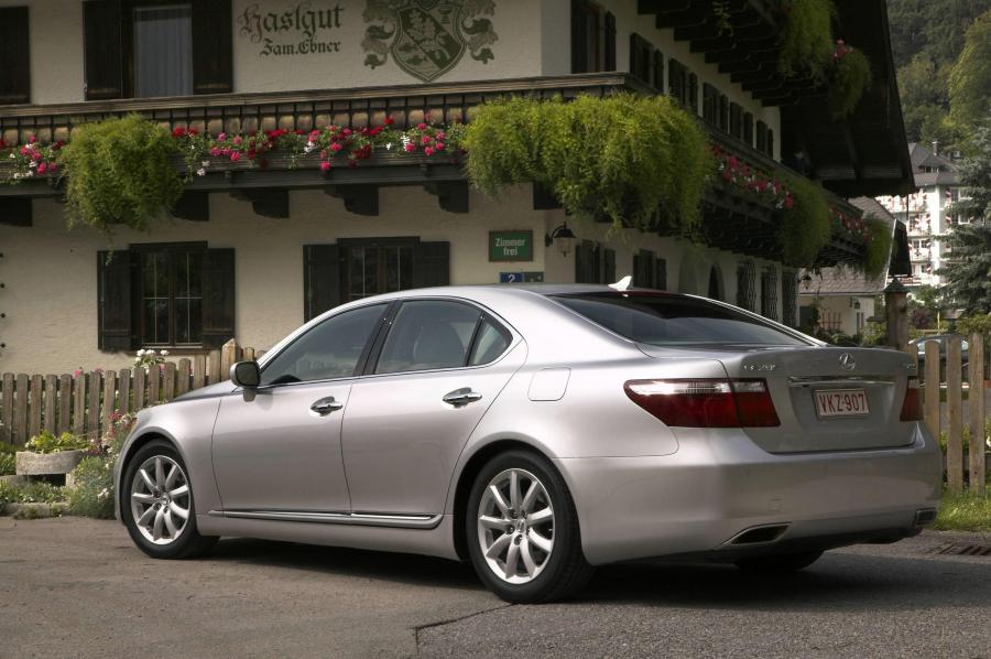  Lexus LS460 2009 года  (фото 23 из 23)